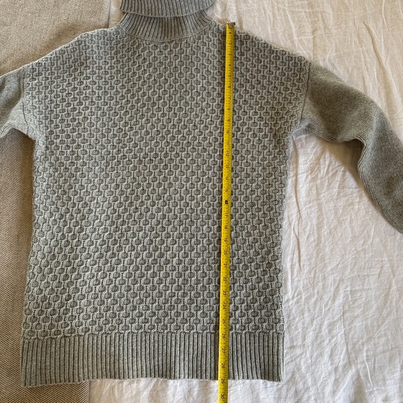 Like New 100% wool designer Demylee Sweater $370 - Picture 12 of 12